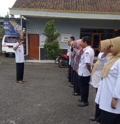 Pesan Kepala Desa Ciwuni dalam Apel Pagi
