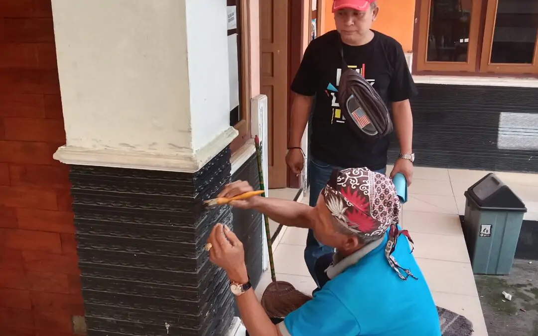 Kantor Desa dan Balai Desa Ciwuni Dicat Ulang Jelang HUT RI Ke-79