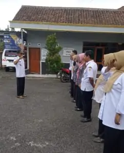 Pesan Kepala Desa Ciwuni dalam Apel Pagi
