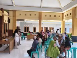 Pelaksanaan Posyandu Balita dan Lansia Bersama Mahasiswa KKN Unsoed di Balai Desa Ciwuni